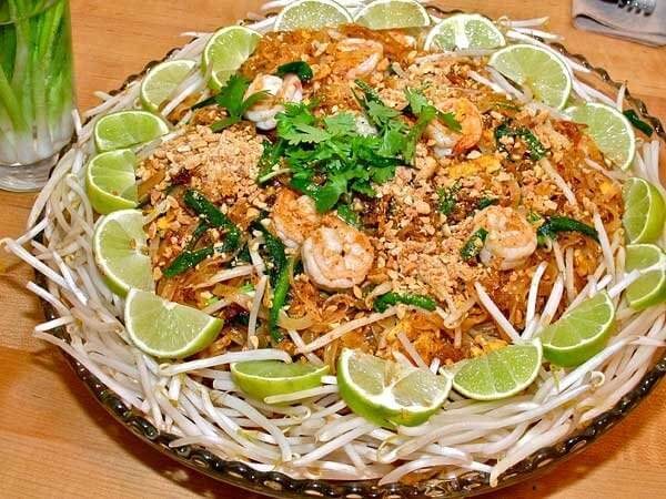 Pad thai with shrimp